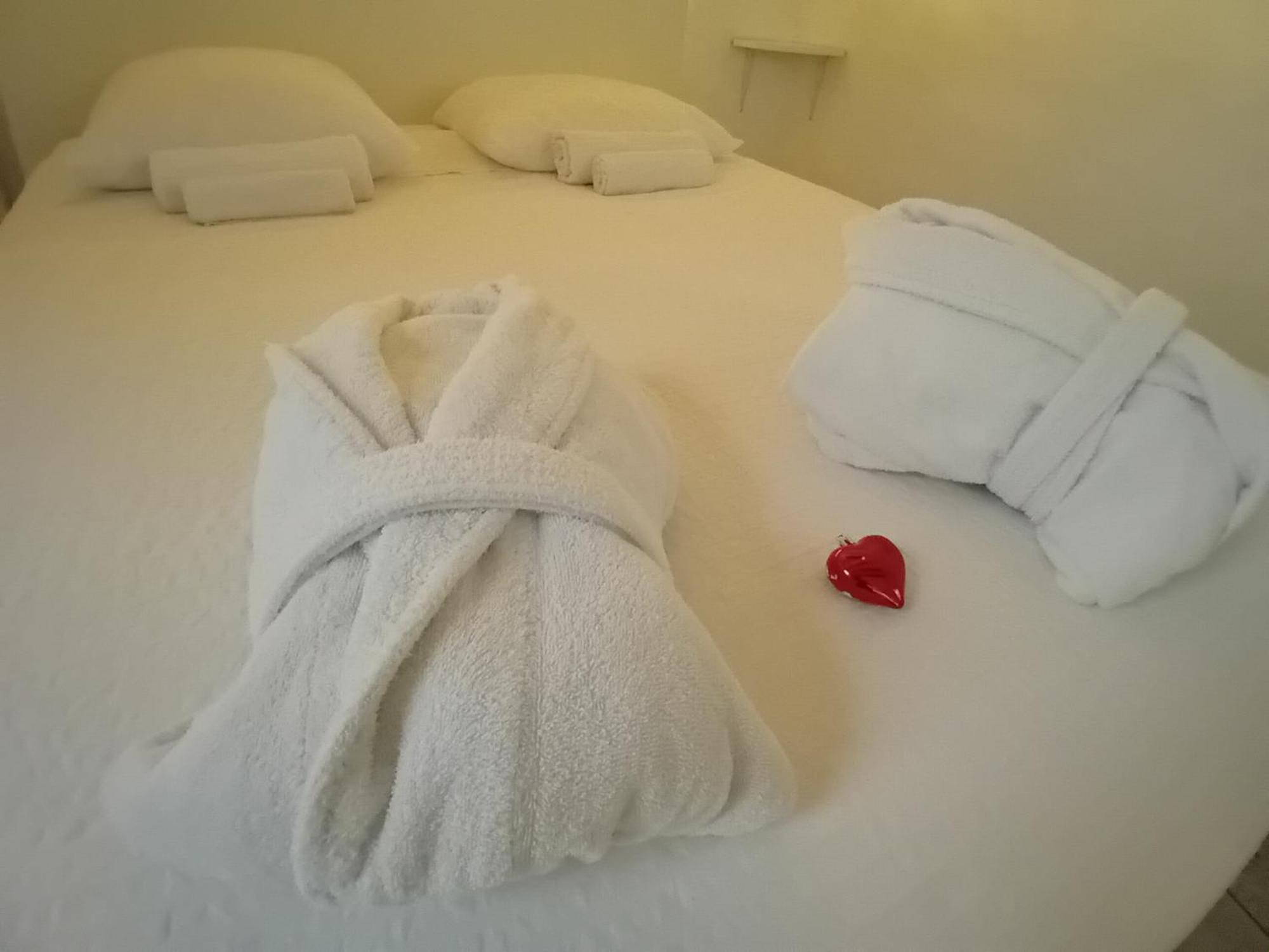 One-Bedroom Apartment,1596884106:JPEG