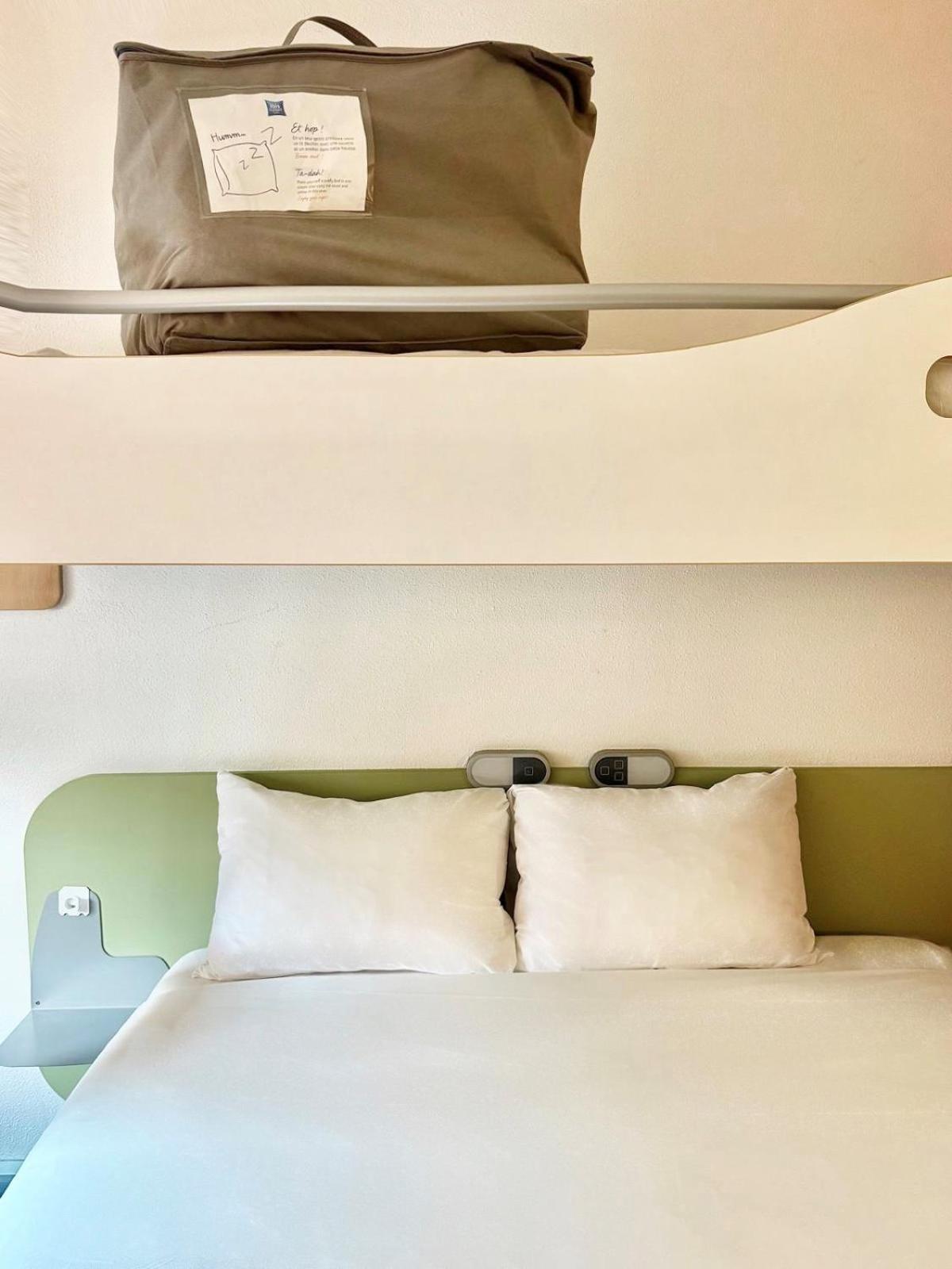 Chambre Triple avec 1 Lit Double et 1 Lit Superposé
