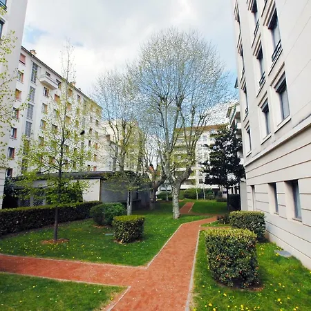 Part Dieu Charial Suites & Chambres-3
